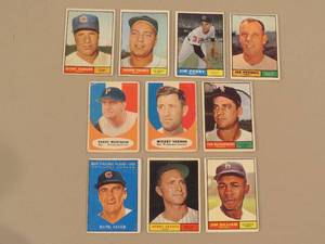 lot 7862 image: 1961 Topps Baseball Cards Lot of 10
