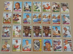 lot 7885 image: 1967 Topps Baseball Cards Lot of 28