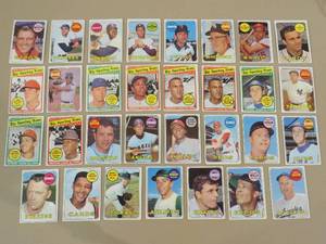 lot 7888 image: 1969 Topps Baseball Cards Lot of 31