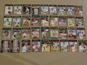 lot 7900 image: 1971 Topps Baseball Cards Lot of 36