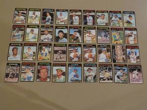 lot 7902 image: 1971 Topps Baseball Cards Lot of 36