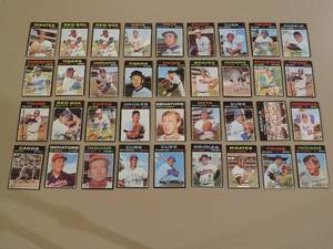 lot 7903 image: 1971 Topps Baseball Cards Lot of 36