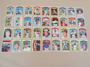 lot 7907 image: 1972 Topps Baseball Cards Lot of 36