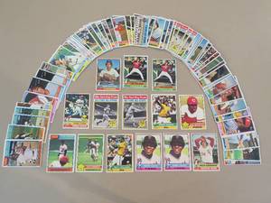lot 7914 image: 1976 Topps Baseball Cards Lot of 72