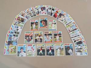 lot 7915 image: 1977 Topps Baseball Cards Lot of 68