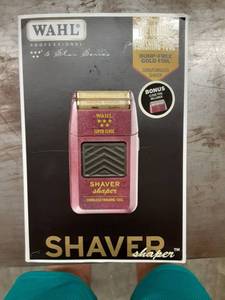 lot 1203 image: Wahl Professional 5-Star Series Rechargeable ShaverShaper #8061-100 - Up to 60 Minutes of Run Time - Bump-Free, Ultra-Close Shave