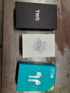 lot 1298 image: 3 pairs of wireless earbuds TWS brand