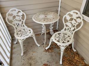 lot 1 image: 3 Piece Iron Rose Design Patio Set - 2 Chairs & Table