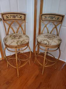 lot 2027 image: Wrought Iron Floral Barstool. Clean