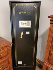 lot 2042 image: Banker Hill Security Digital Executive Safe. WITH KEY.- Extremely HEAVY .(Help will need to be brought with to loadout)