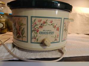 lot 6653 image: Army Green Rival Crock Pot