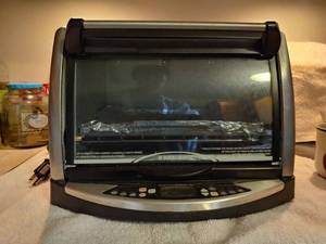 lot 6654 image: Black & Decker Infrawave Countertop Convection Oven