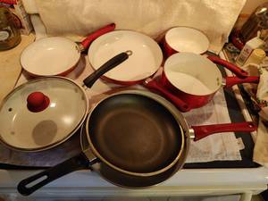 lot 6662 image: Lot of 7 Red 1 Black Pots & Pans with 1 top