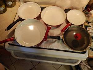 lot 6663 image: 4 Red 1 Black Pans with Top