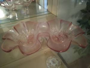 lot 6669 image: Ornate Pink Carnival Style Glass Candy Dish