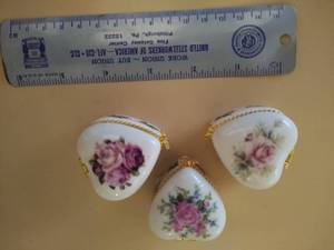 lot 6672 image: Set of 3 Miniature Trinket Boxes
