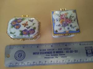 lot 6673 image: 2 Miniature Sadak Trinket Boxes