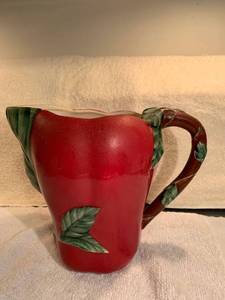 lot 6693 image: Ceramic Apple Pitcher Location Kitchen