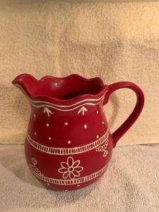 lot 6696 image: Harry And David Red Pitcher Location Kitchen