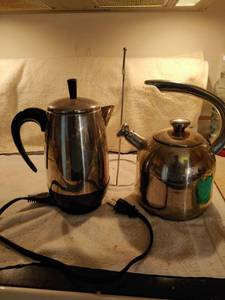 lot 6700 image: Lot of Coffee Pot, Tea Pot, and Banana Rack