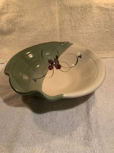 lot 6713 image: Follette Pottery Fruit Bowl Location Kitchen