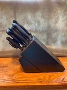 lot 6724 image: J.A. Henckles International Knife Set and Block Location Kitchen