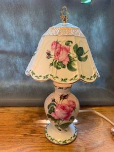 lot 6725 image: Small Porcelain Painted Floral Lamp Location Kitchen