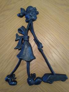 lot 6731 image: Sexton Metal Wall Decor Girl Vacuuming