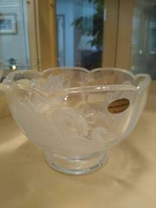 lot 6757 image: 24% Lead Crystal Bowl Telafloral