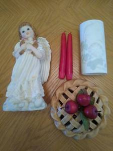 lot 6763 image: Apple Pie Tic Tac Toe , Decorative Candles and Ceramic Angel