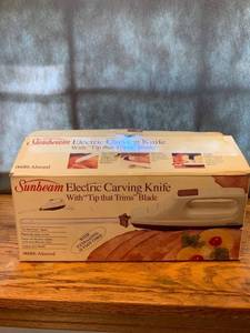 lot 6770 image: Sunbeam Electric Carving Knife Location Kitchen