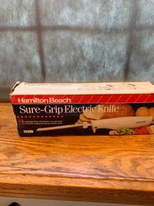 lot 6771 image: Hamilton Beach Sure-Grip Electric Knife Location Kitchen