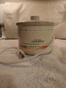 lot 6780 image: Rival Little Dipper Mini Crock Pot