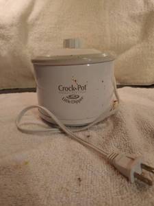 lot 6781 image: Crock Pot Little Dipper Mini Crockpot
