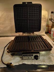 lot 6783 image: GE Waffle Maker