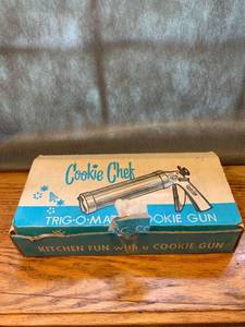 lot 6796 image: Cookie Chef Trig-O-Matic Cookie Gun Location Kitchen