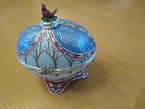 lot 6806 image: Wallace Music Box Silver Plated Ice Skating