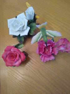 lot 6807 image: Lot of Cermic Flowers Collection