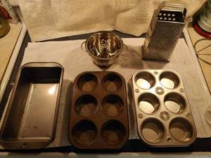 lot 6823 image: Lot of Kitchen Ware