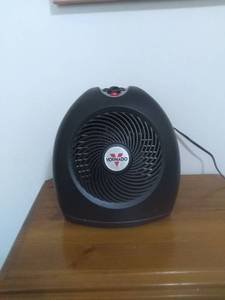 lot 8249 image: Vornado Heater And Fan Works Well