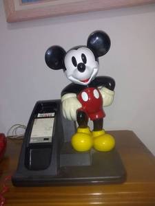 lot 8252 image: Vintage Mickey Mouse Land Line Telephone