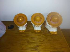 lot 8260 image: Lot Of 3 Hispanic Themed Ceramic Containers