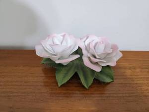 lot 8266 image: Andrea by Sadek Rose Pedal Display