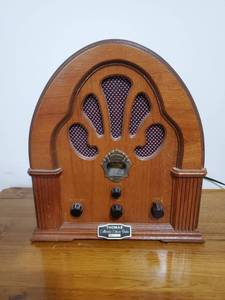 lot 8267 image: Thomas Collectors Edition Radio No. 1544
