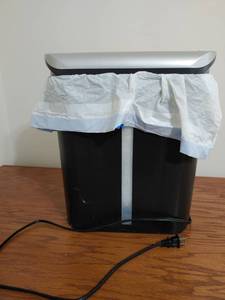 lot 8282 image: Shredder Essentials Paper Shredder