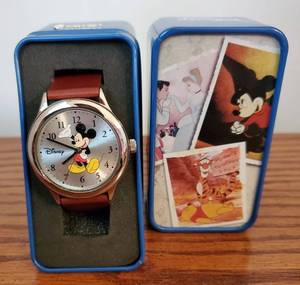 lot 5908 image: Disney Mickey Mouse Waving Brown Leather Watch.