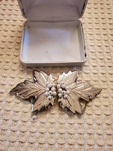 lot 5915 image: Metal Vintage Leaf Beaded Belt Buckle