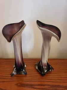 lot 5929 image: Lot of 2 Purple and White Flower Like Glass Vase