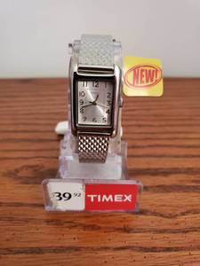 lot 5948 image: New Timex Watch