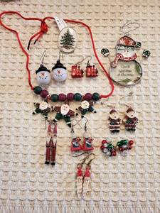 lot 5968 image: Lot of Christmas Theme Jewelry
